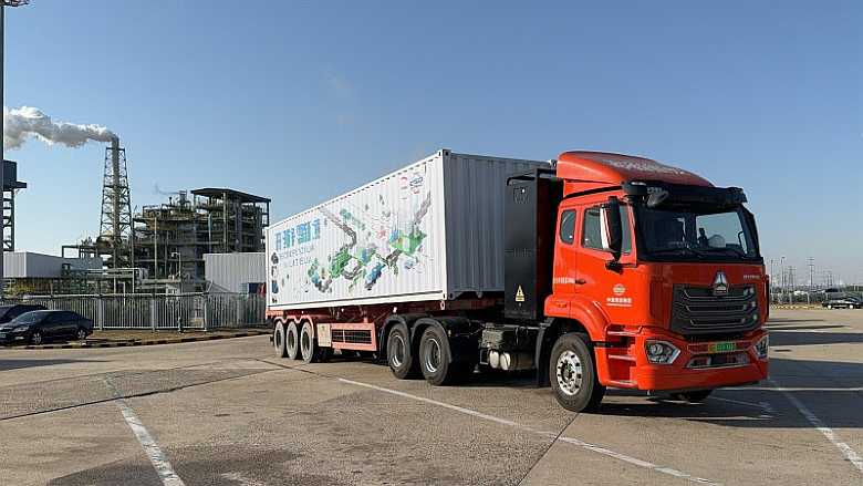 Electric Truck Transports for Short-Distance Chemical Shipping